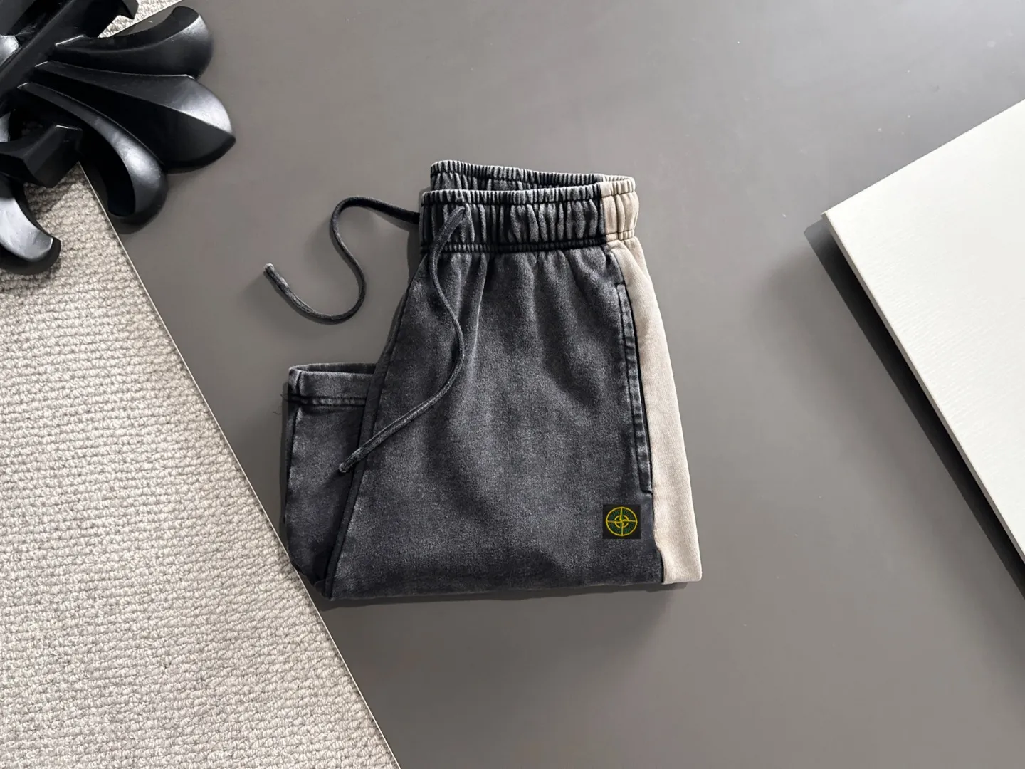 Next day shipping P460 Stone lsland/stone island high quality 2025 spring and summer new casual heavy industry suit exclusively developed by yb! High quality production! Imported custom-made fabrics for foreign orders, with high breathability and comfort, impeccable details, brand element design concept, delicate and soft feel! It presents a casual cut and the upper body shape is great! On sale simultaneously on the official website! From a high-end men's positioning brand, the low-key luxury taste is irresistible! Exquisite workmanship and impeccable quality! The overall style is simple, fashionable and timeless, fully meeting the requirements of stylish and tasteful dressing! Size: S-XXL